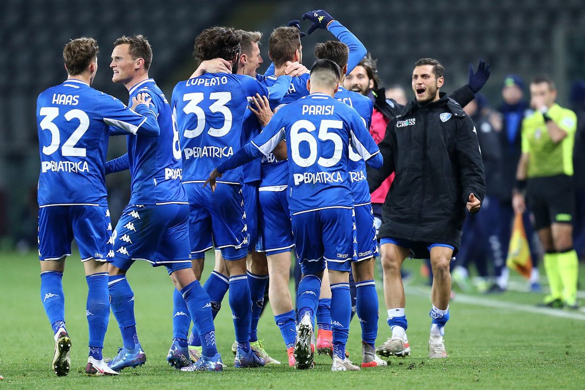 她多次化解 她多次化解